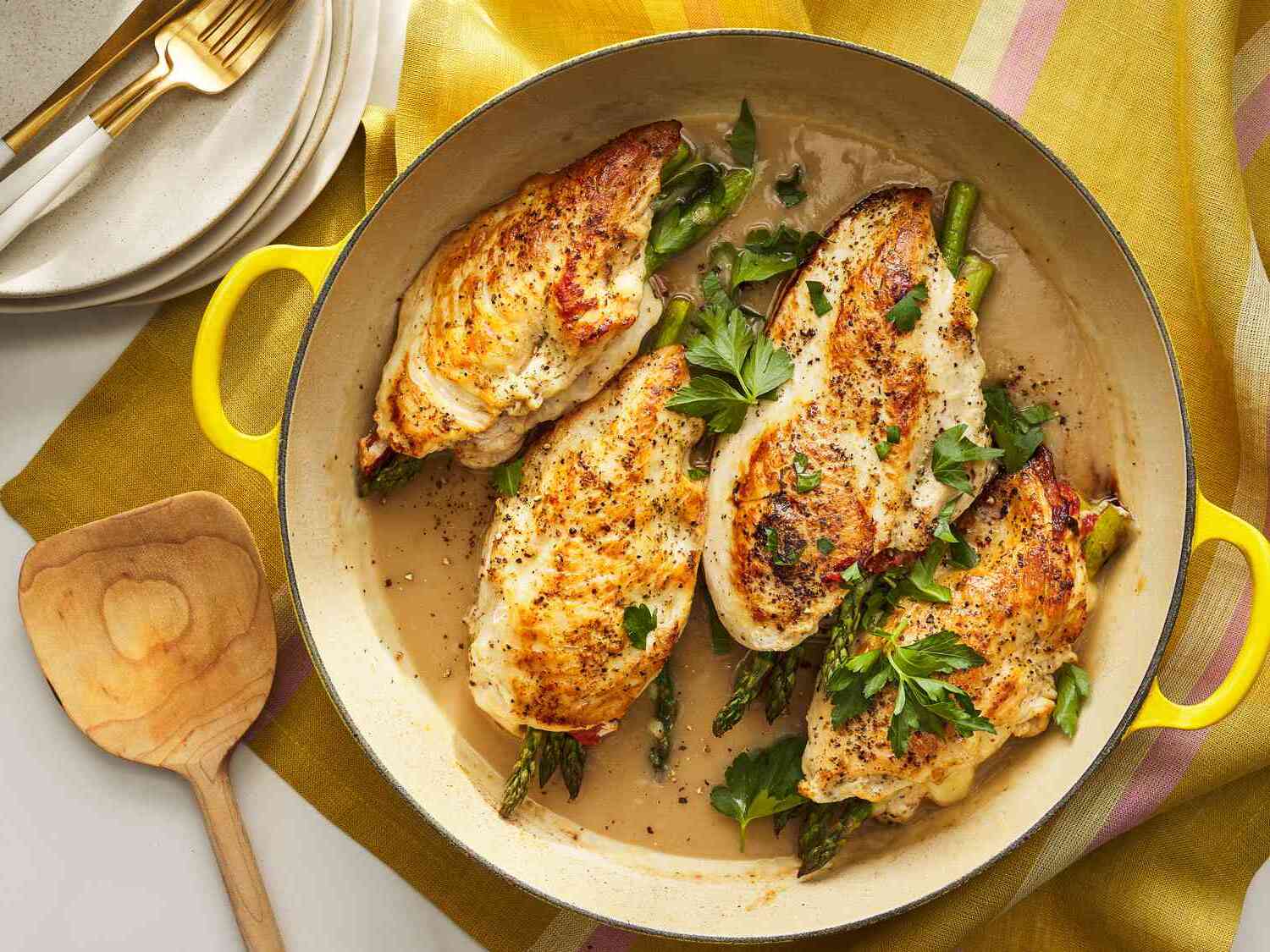 asparagus-and-mozzarella-stuffed-chicken-recipe