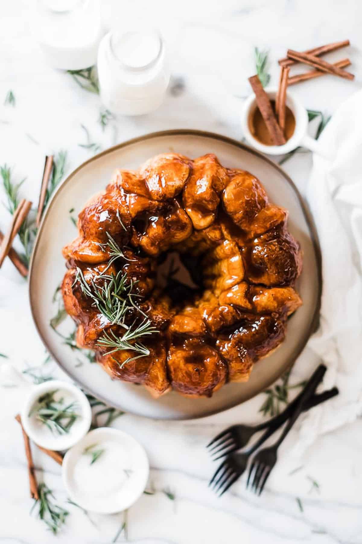 butterscotch-pull-apart-rolls-recipe