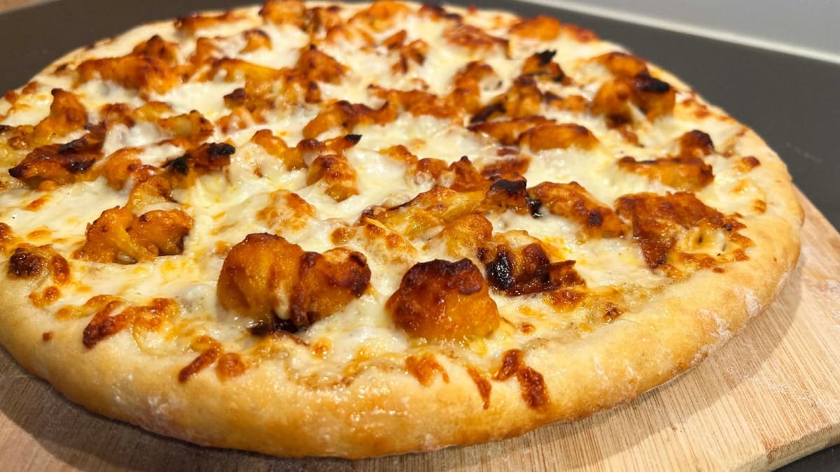 buffalo-cauliflower-pizza