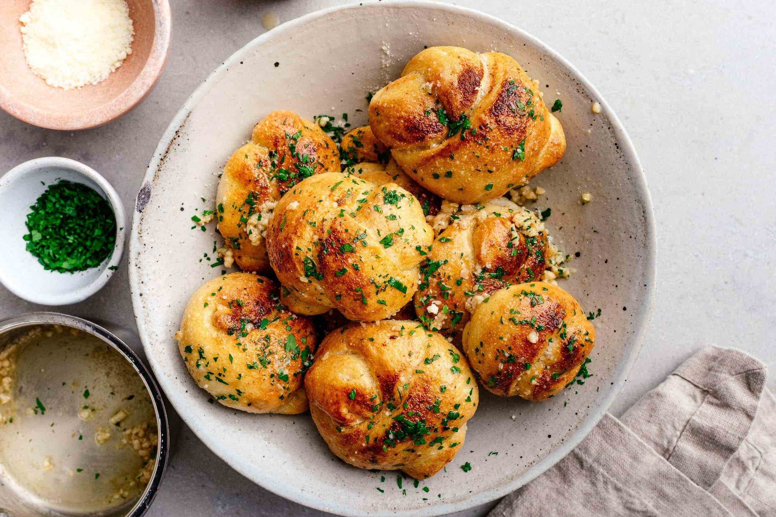 garlic-parmesan-knots-recipe