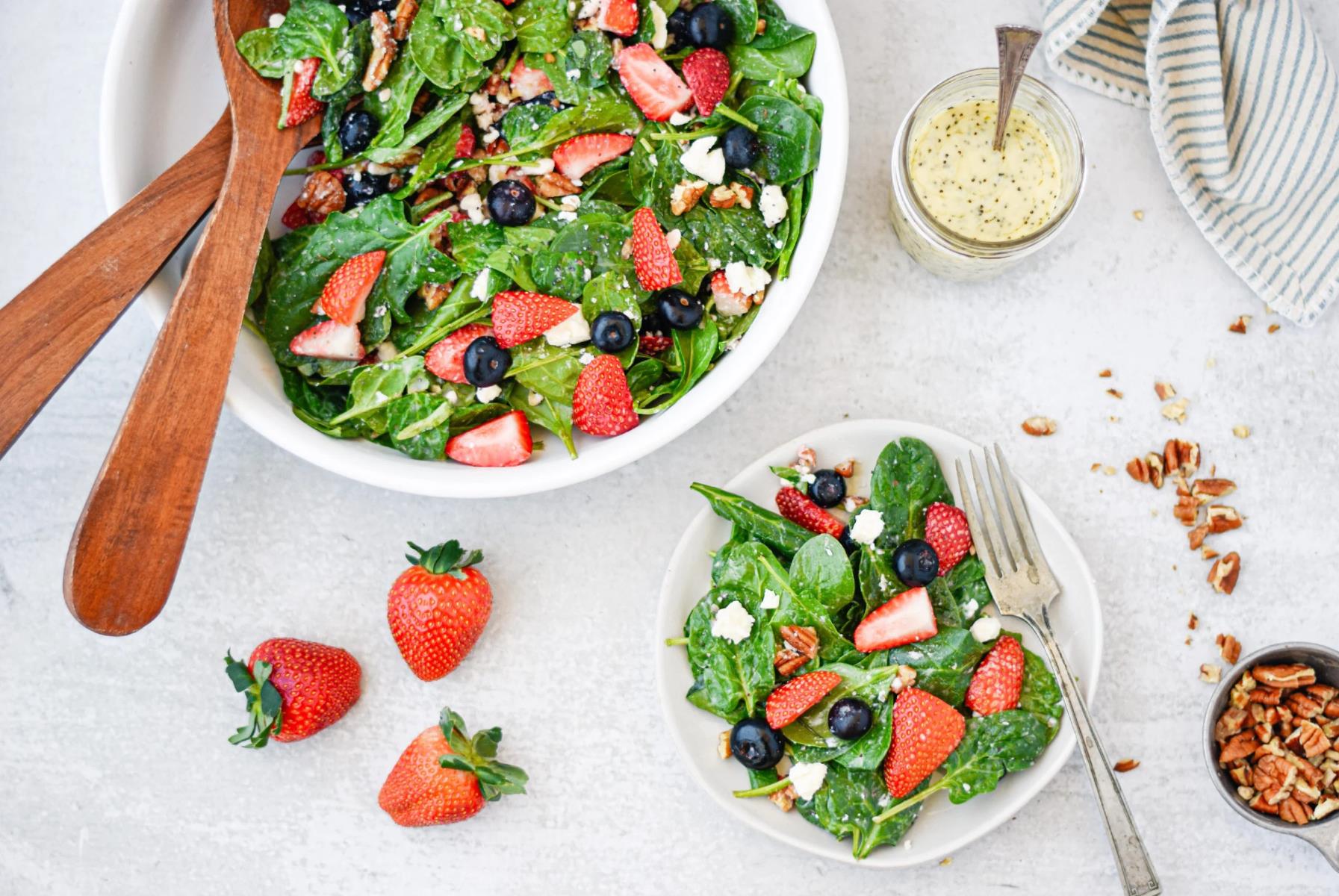 strawberry-spinach-poppy-seed-salad-recipe