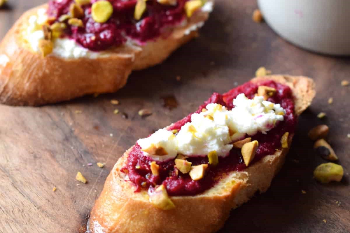 beet-goat-cheese-crostini-recipe