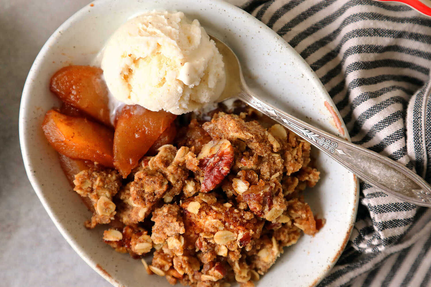 cinnamon-apple-crumble-recipe