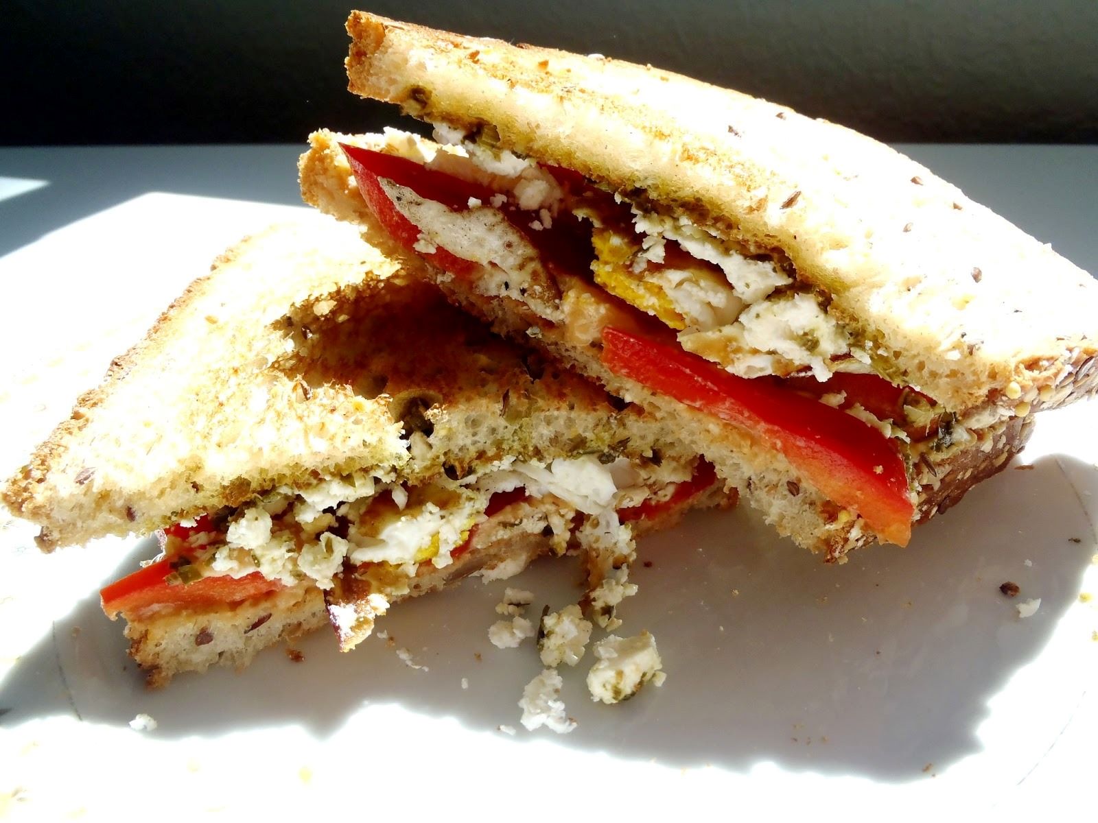 red-pepper-hummus-sandwich-recipe