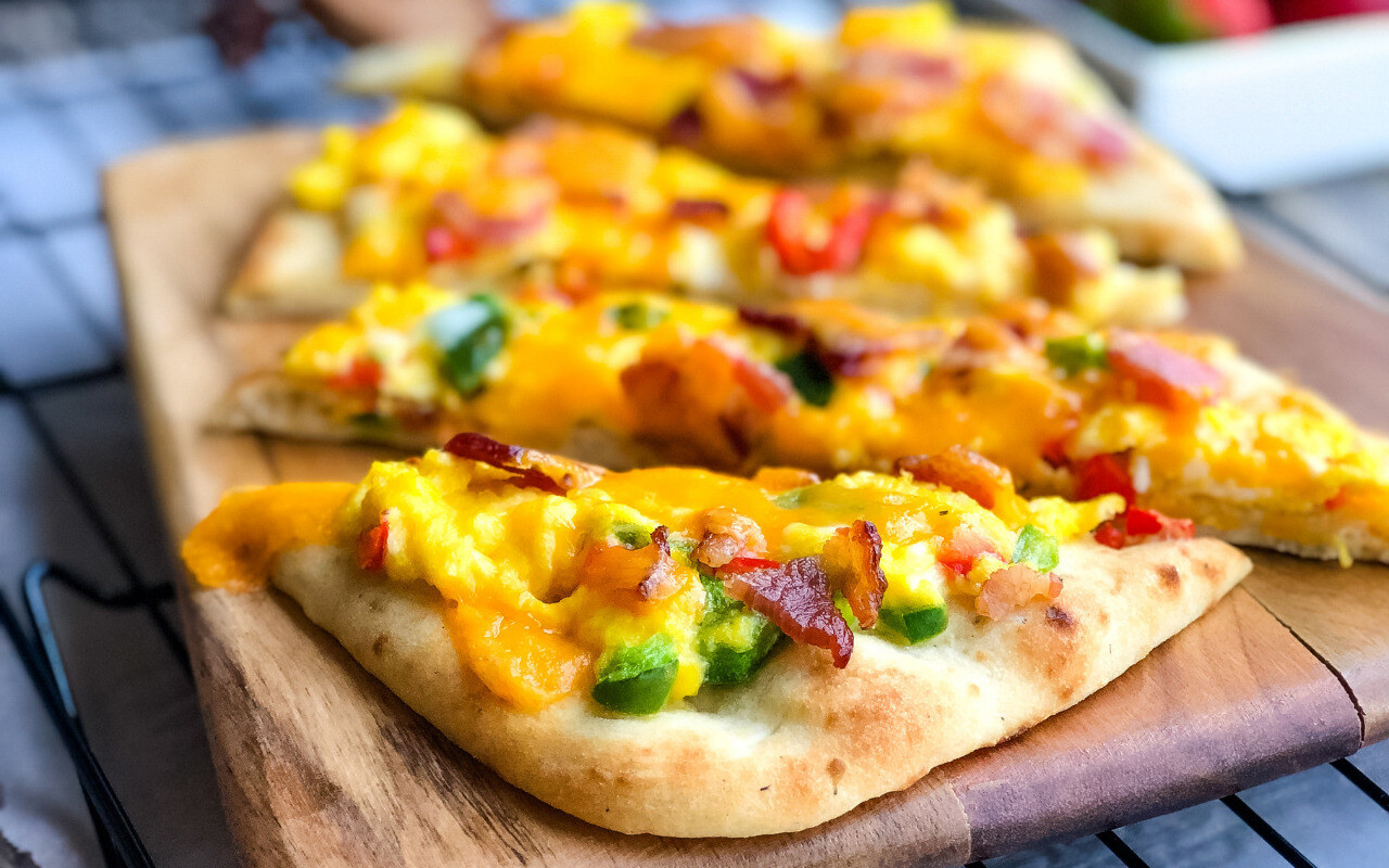 flatbread-breakfast-pizza-recipe