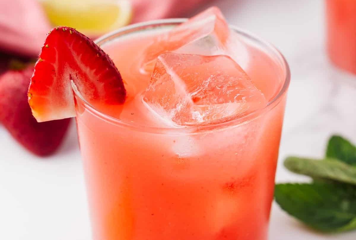 mexican-strawberry-water-recipe